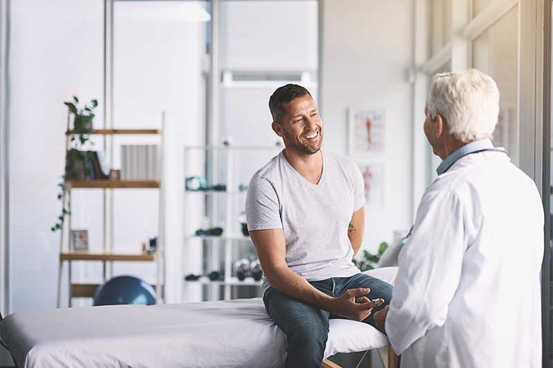 Indépendamment des visites périodiques, le salarié ou l’employeur peuvent demander, à tout moment, une visite médicale avec le Médecin de Santé au Travail